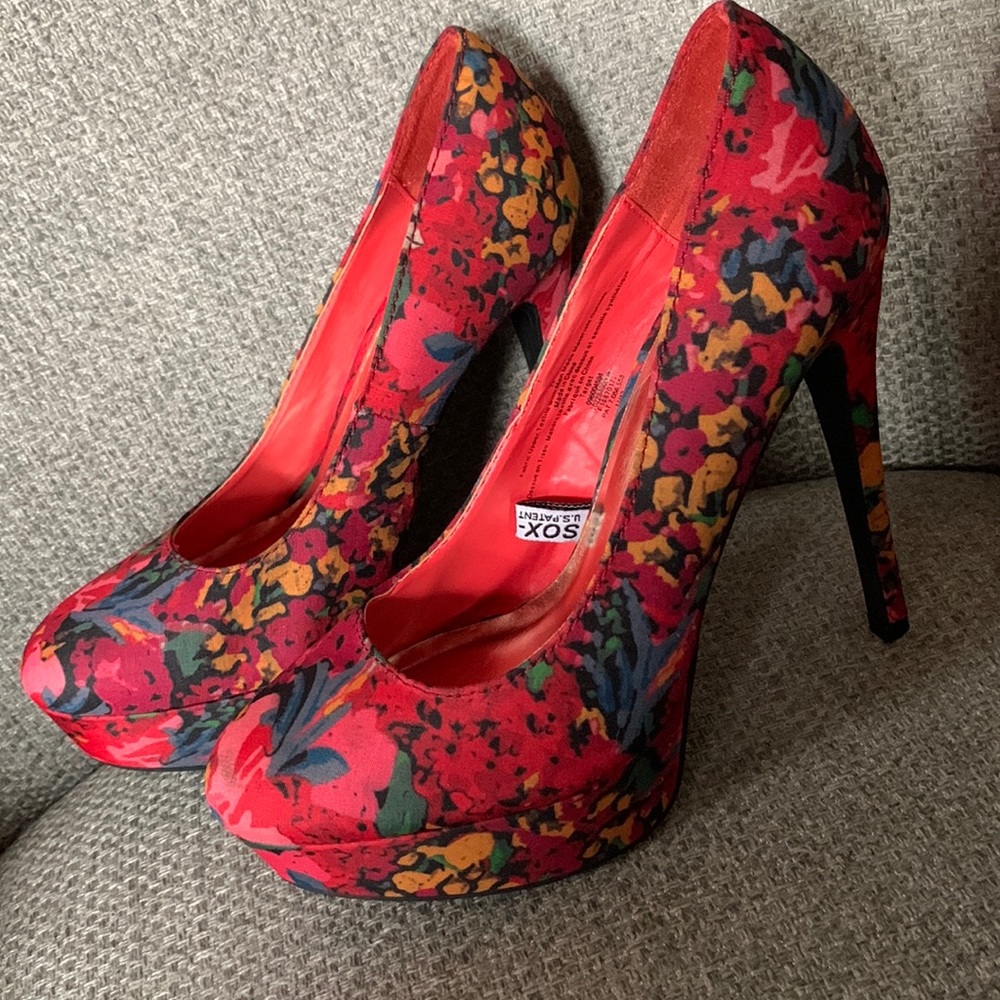 Like New- Xhilaration Heels. Size 7 1/2